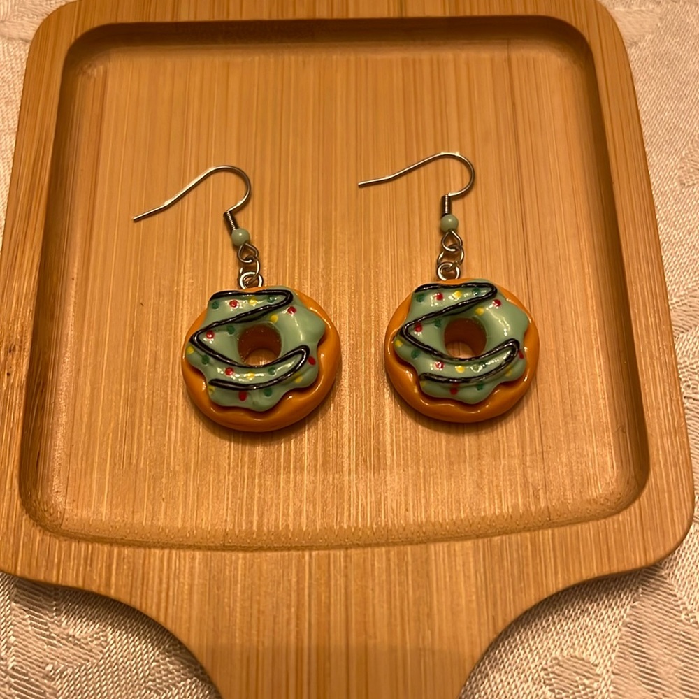 Adorable Dangle Acrylic Donut 🍩 Earrings